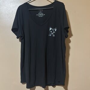 Torrid size 3 classic fit v neck cat tee